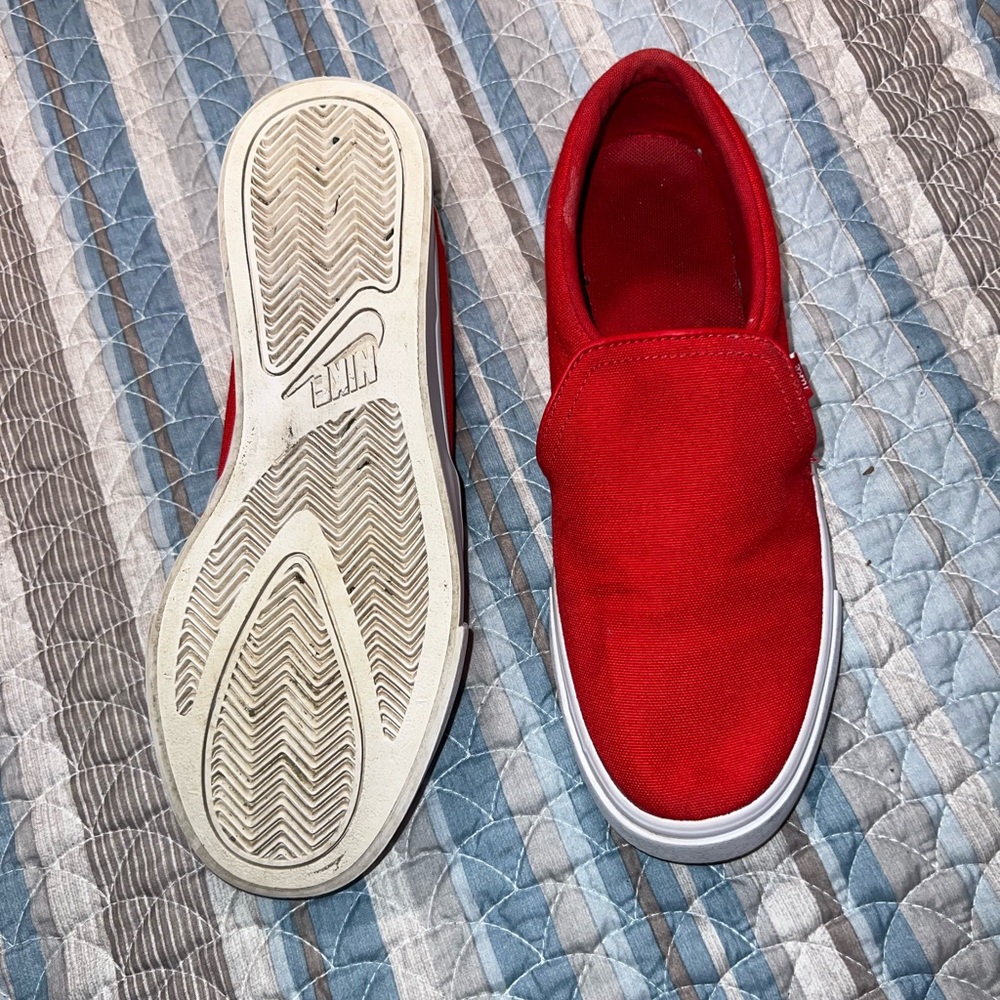 Nike slip ons size womens 8.5
